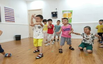 小班游戏123木头人教案优秀8篇