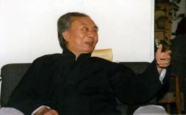 《艾青诗选》春读后感最新8篇