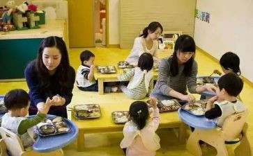 幼儿园小班春学期保育员工作总结8篇