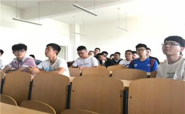 大学班级月总结8篇