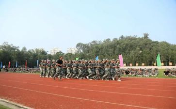我们班作文800字参考6篇